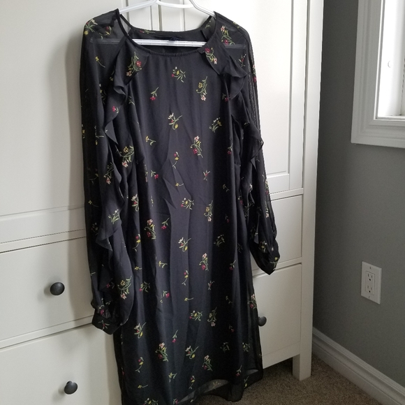 Black Flowered Longsleeve Dress - Picture 1 of 1